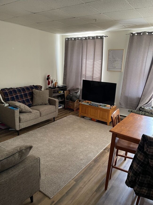 Building Photo - 141 W High St