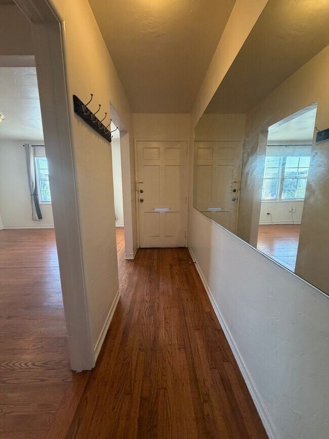 Foto del edificio - 1 Bed / 1 Bath Apartment – South Berkeley | Parking & Utilities Included Prime Location