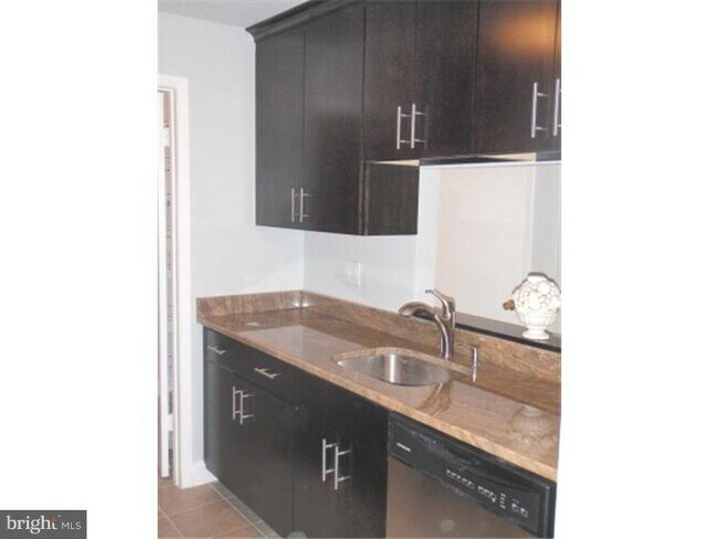 Foto del edificio - 701 Thornton Ct