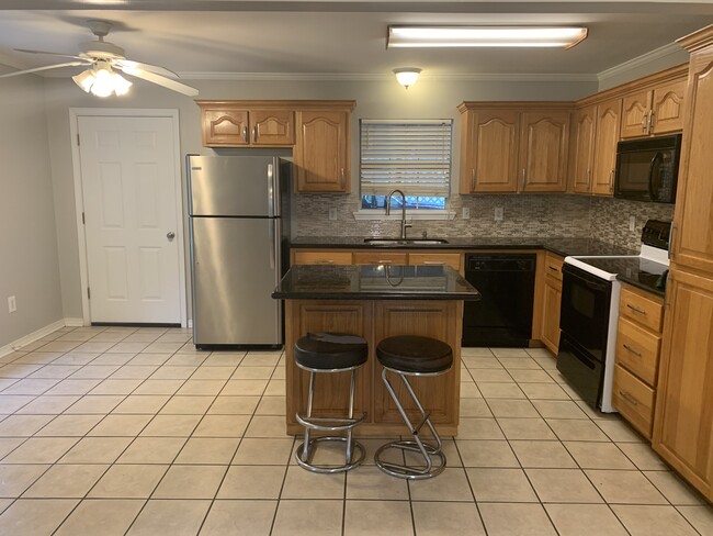 Foto del edificio - 46420 Randall Rd