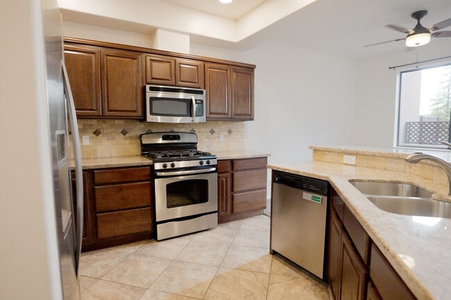 Kitchen - 1483 Vista Montana Rd
