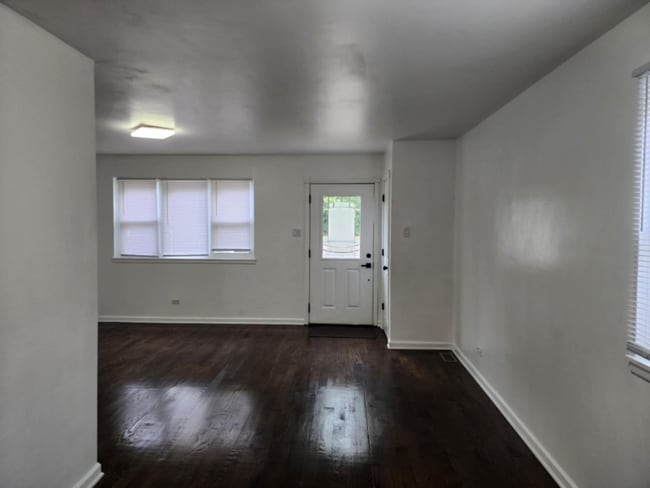 Building Photo - 9847 S Cottage Grove Ave