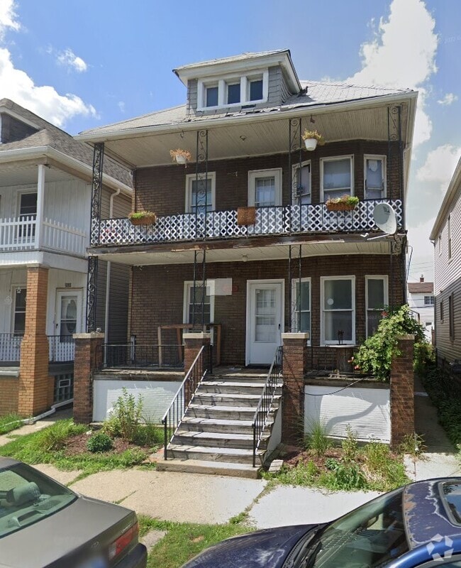 Building Photo - 2685 Botsford St