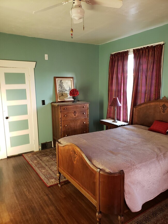 Foto del edificio - 1428 W Dean Ave