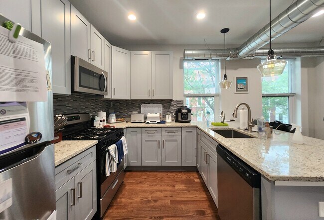 Foto del edificio - 1444 W Erie St