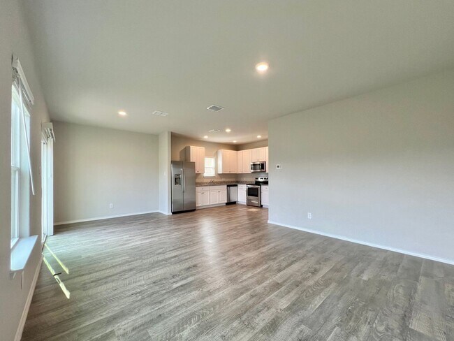 Building Photo - 8310 Pinnacle Way