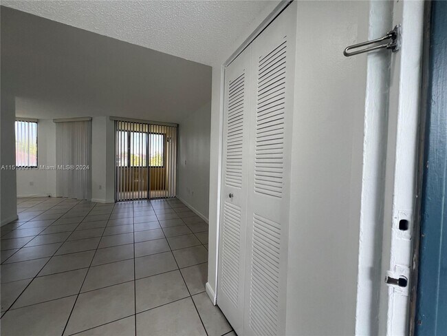Foto del edificio - 8275 SW 152nd Ave
