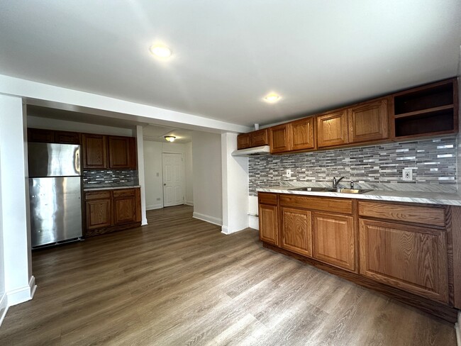 Building Photo - 3238 N Leclaire Ave