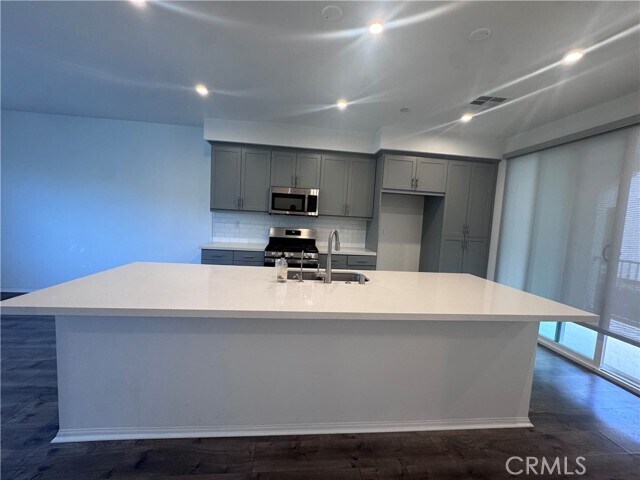 Foto del edificio - 8141 Garden Park St