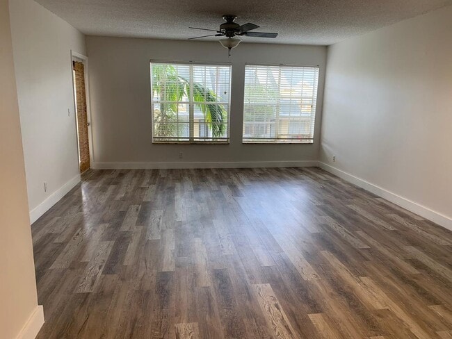 Building Photo - 6315 La Costa Dr