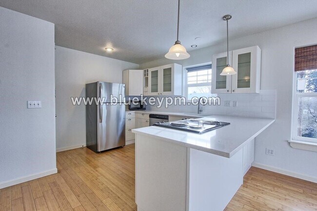Foto del edificio - 1 Bed, 1 Bath Apartment in Downtown Vancou...