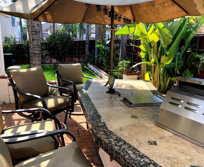 Island Living - Built-in Bar & Grill - 23 Via Pelayo