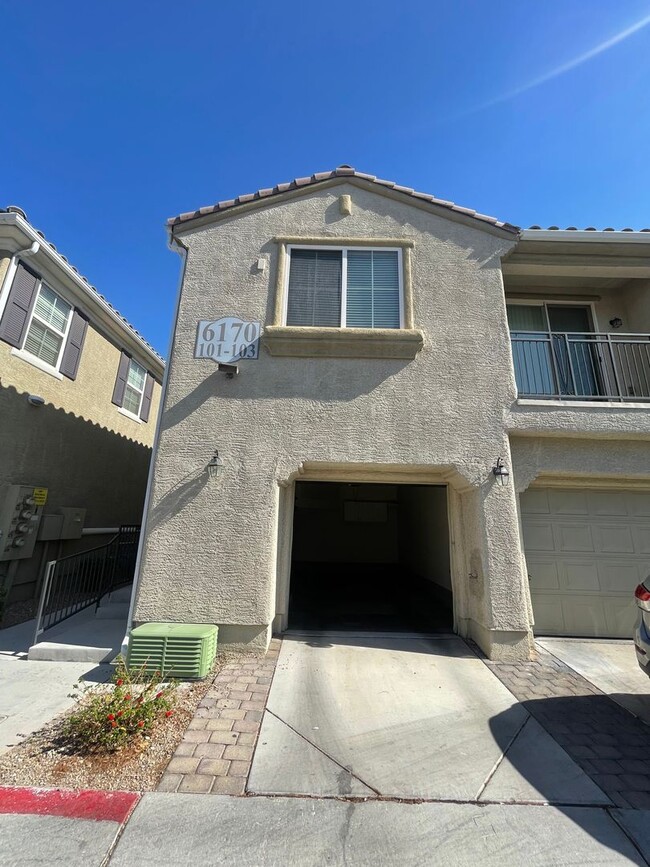 Foto del edificio - Delightful 2 Bedroom 2 Bathroom Townhouse!