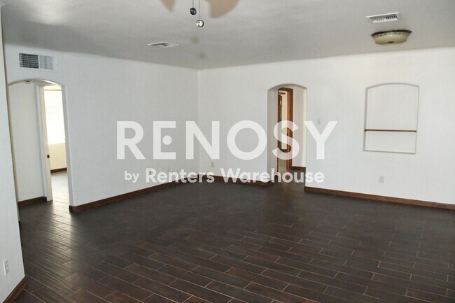 Foto del edificio - 325 W Highland Ave