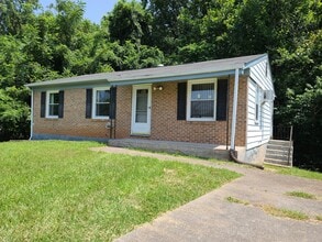 Building Photo - 1307 Roundabout Rd Building Photo - 1307 Roundabout Rd