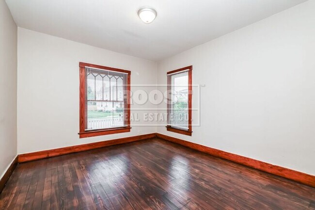 Foto del edificio - 363 E Cecil St