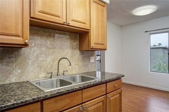 Foto del edificio - 339 S Catalina Ave