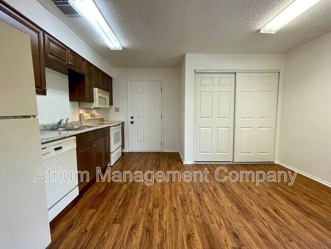 Foto del edificio - 3728 County Line Rd