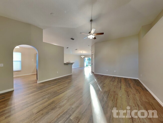 Foto del edificio - 864 Vanderbilt Dr