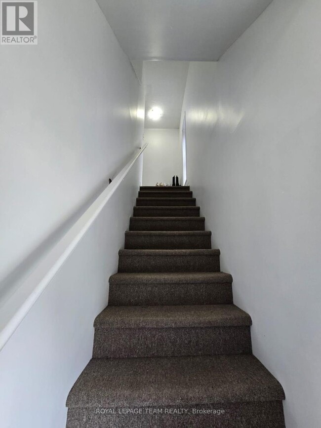 Building Photo - 519 Lyon St. N