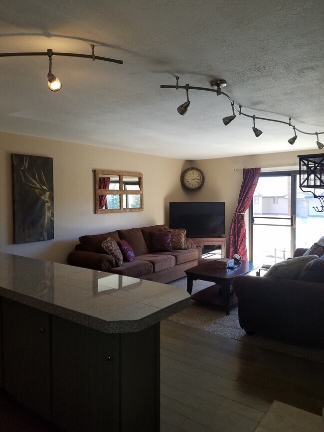 Foto del edificio - 1163 Straight Creek Dr