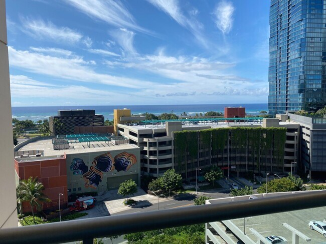 Foto del edificio - Live, Work & Play in the Heart of Honolulu...