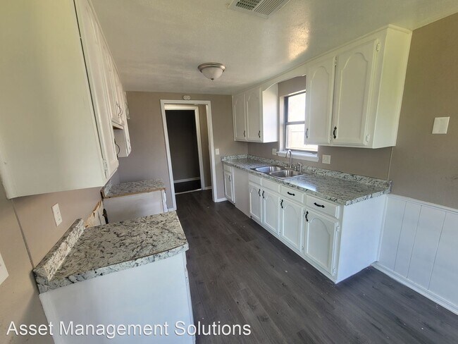 Foto del edificio - 5 br, 1.5 bath House - 1109 SW 101st St.