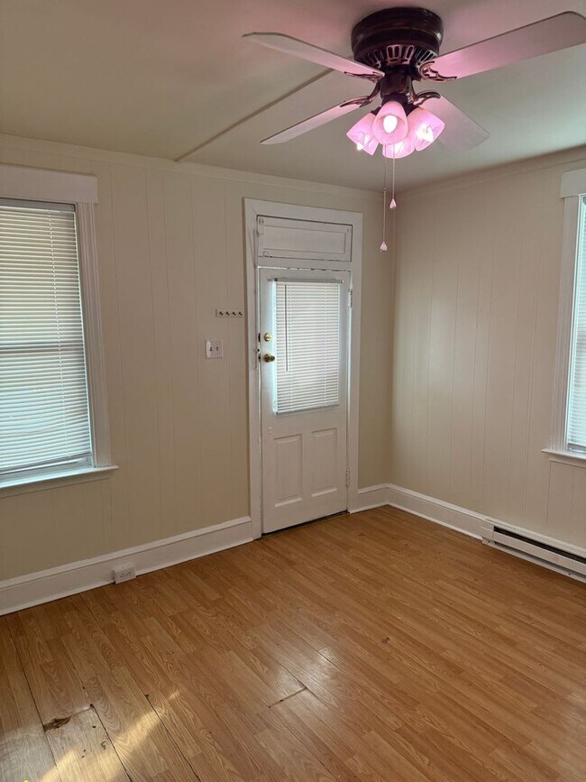 Building Photo - 705 Forest Dr