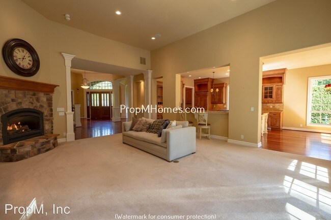 Building Photo - 4 br, 3.5 bath House - 14005 Goodall Road