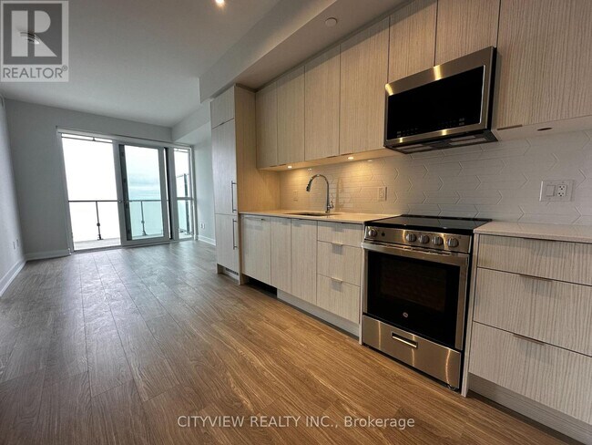 Photo du bâtiment - 430 Square One Dr