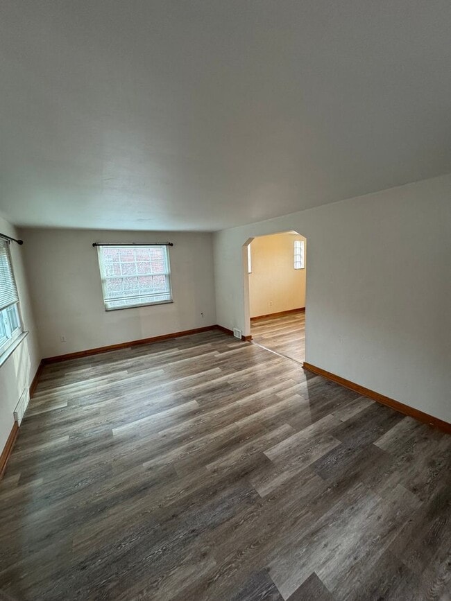 Building Photo - 2108 Lucina Ave