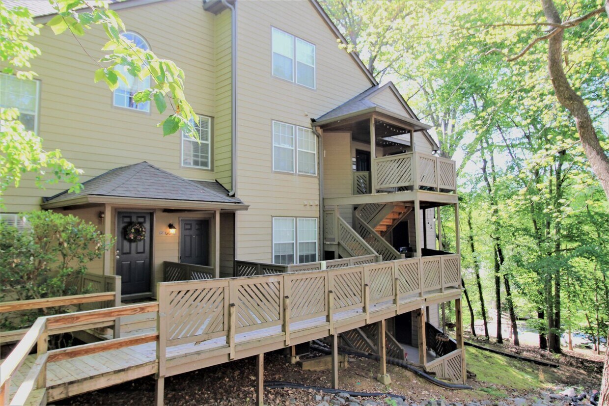 Foto principal - 2-Bedroom Condo on the Sugar Creek Greenway!