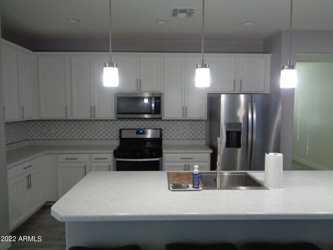 Building Photo - 40785 W Tamara Ln