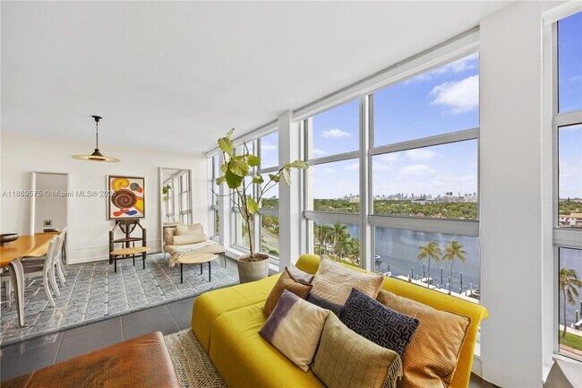 Foto del edificio - 5055 Collins Ave