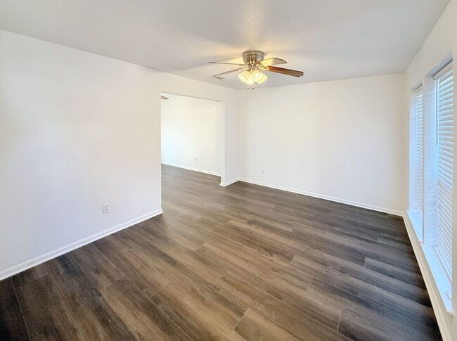 Building Photo - Stunning Brick-Front Home in the Heart of Flower Mound