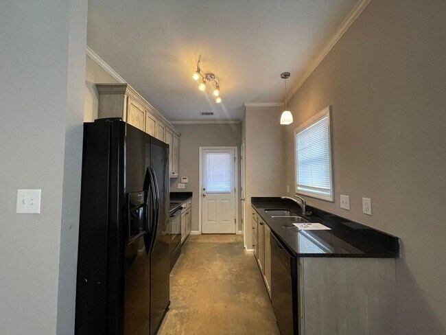 Building Photo - 250 Strickland Ave