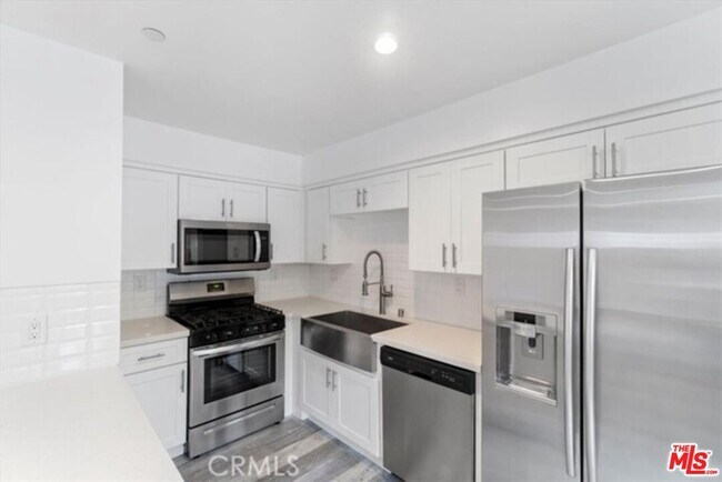 Foto del edificio - 5643 Willowcrest Ave