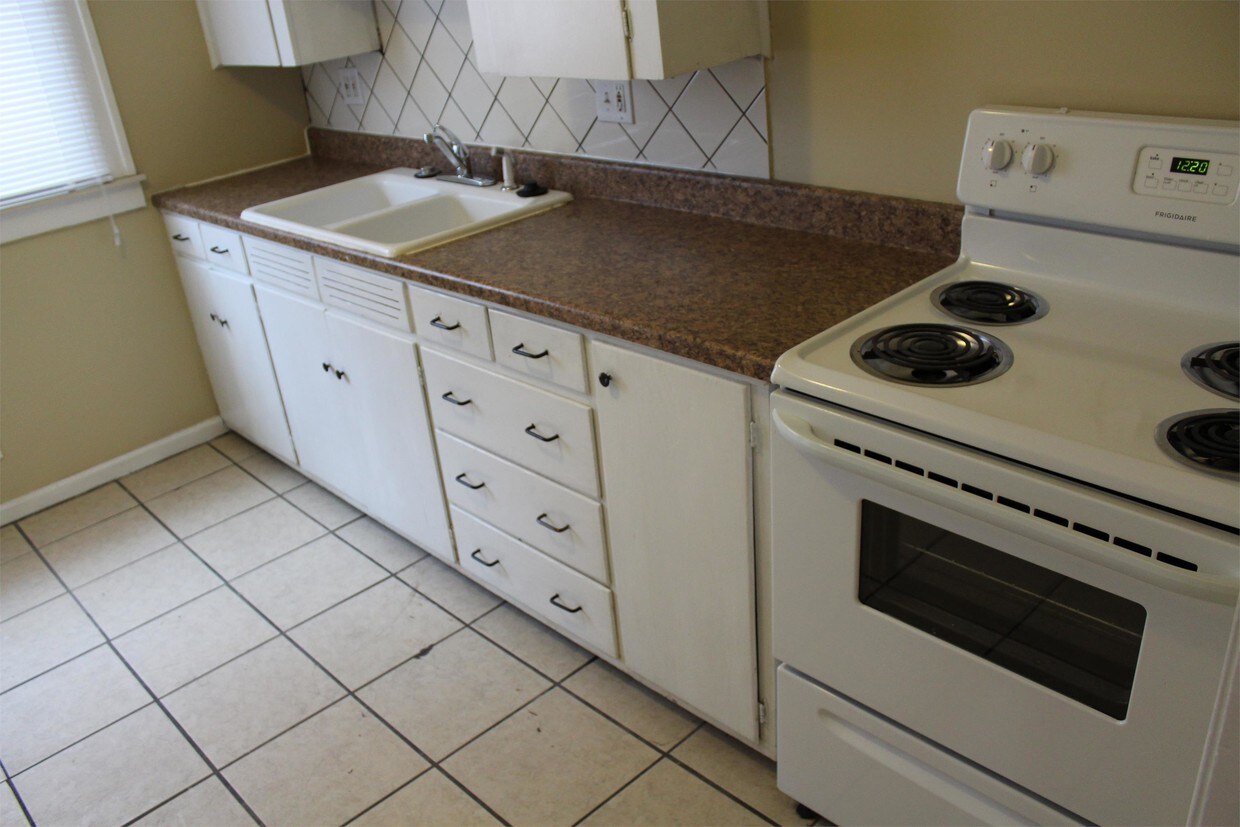 Primary Photo - 986 Winchester Ave