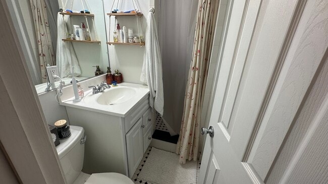 Building Photo - 142 Hemenway St