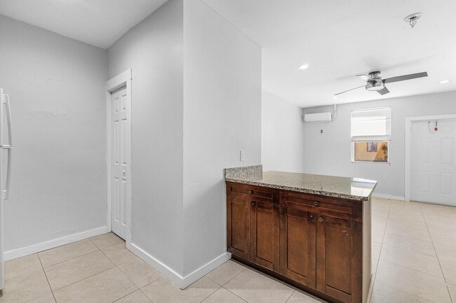 Building Photo - 801 Dobbins St