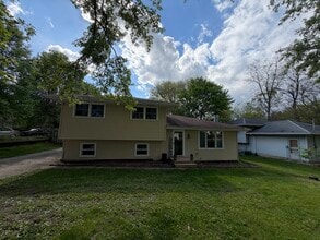 Building Photo - 3S478 Winfield Rd