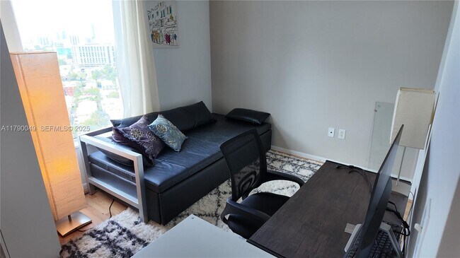 Foto del edificio - 10 SW South River Dr