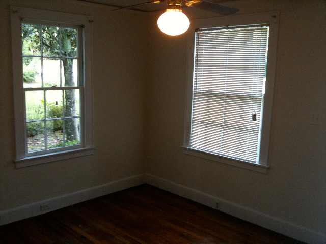 Foto del edificio - 934 Brandon Ave
