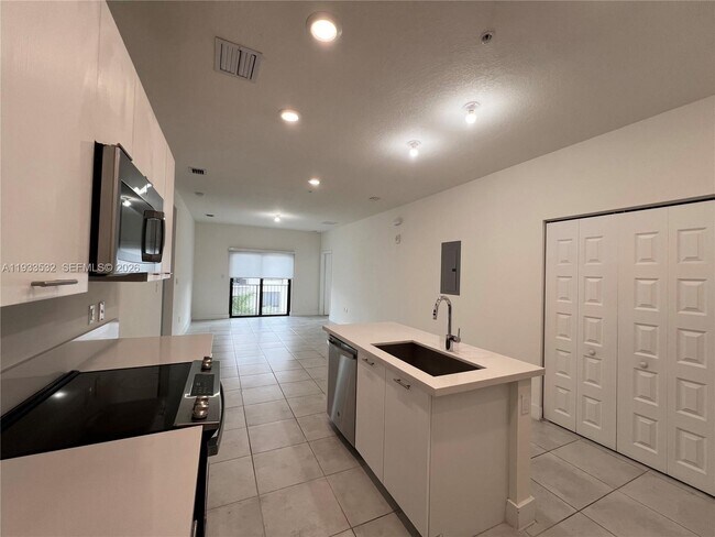 Foto del edificio - 8301 NW 41st St