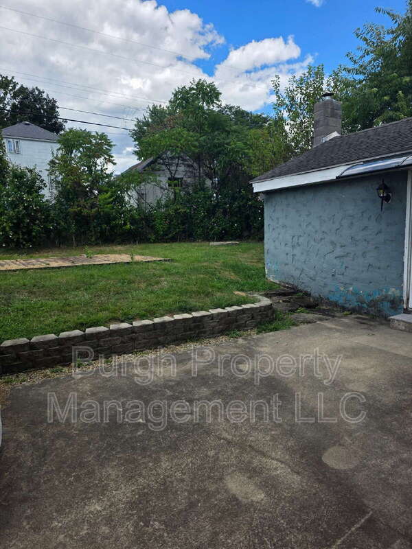 Foto del edificio - 549 Thompson Ave