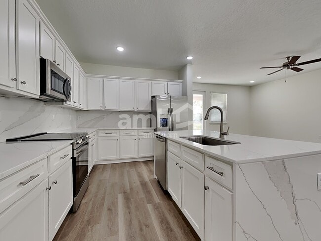 Foto del edificio - 11596 Bay Hl Cir