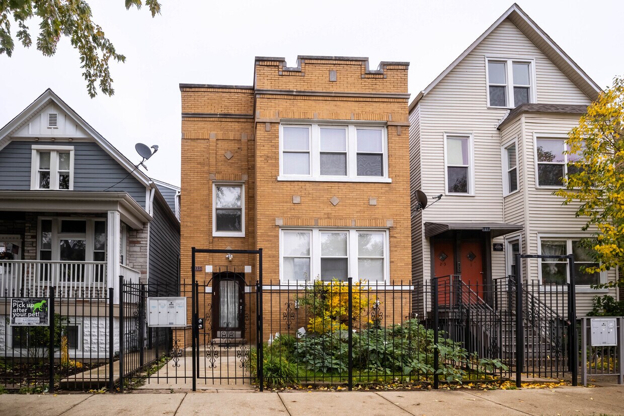 Primary Photo - 1935 N Saint Louis Ave