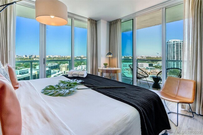 Foto del edificio - 2889  Mcfarlane Rd 1610 Miami Fl 33133