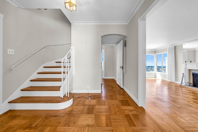 Foto del edificio - Gorgeous Golden Gate Heights home with gar...