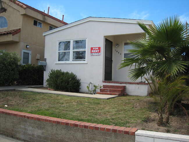 The entrance to the unit is down the walkway on the left side - 1064 Sapphire St